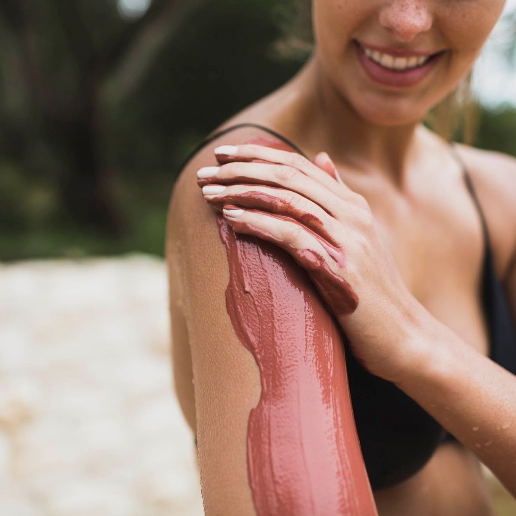 A person doing the body clay workshop
