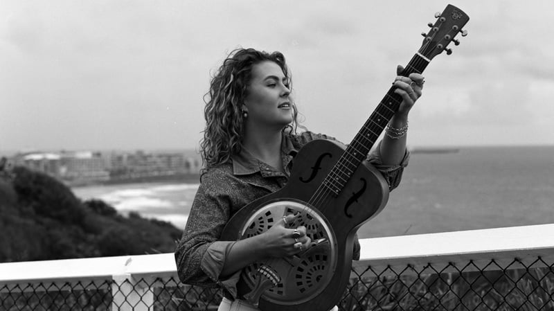 showcase performance with Chloe Gill