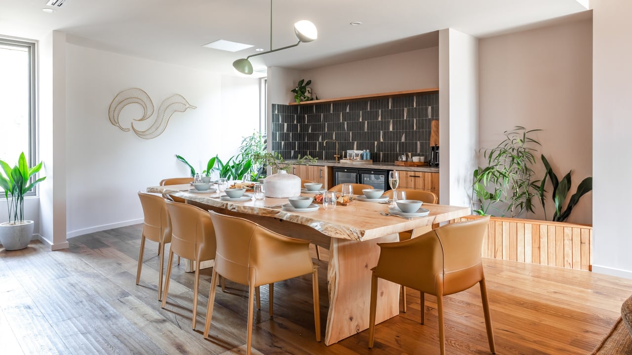 Peninsula Suite dining room