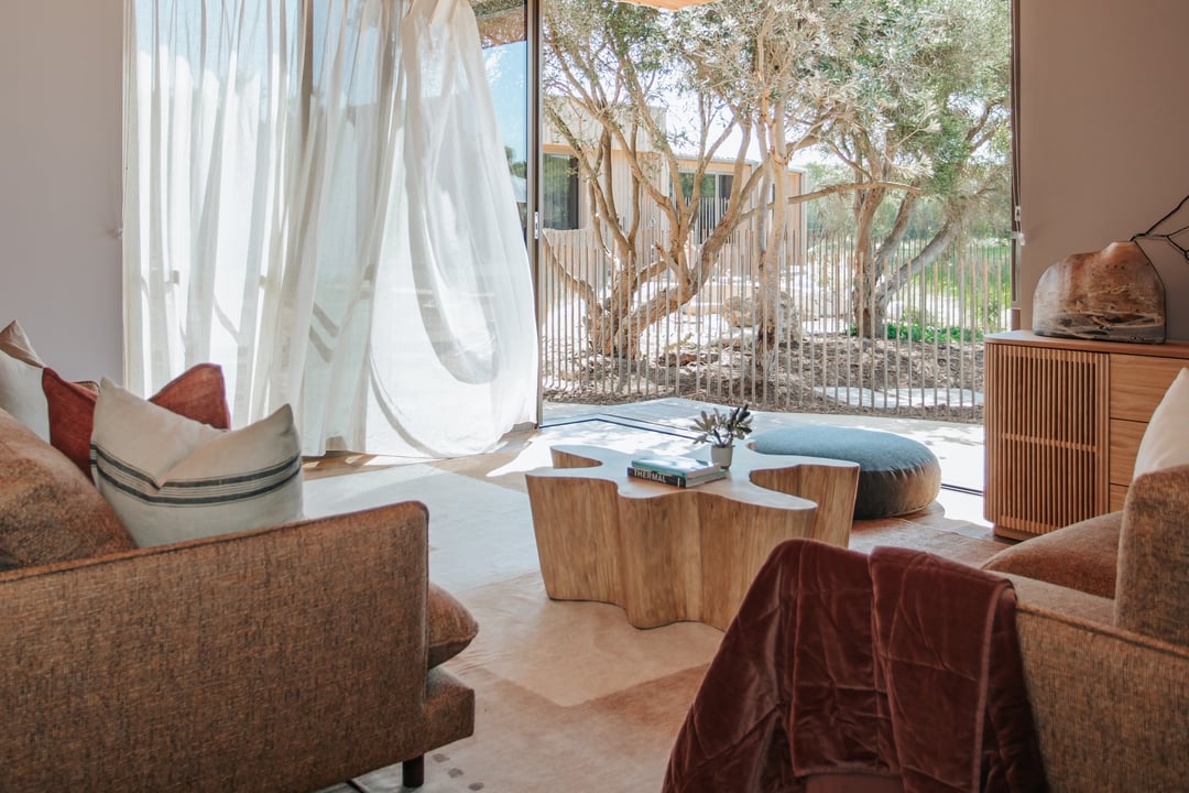 The living room of the Peninsula Suite