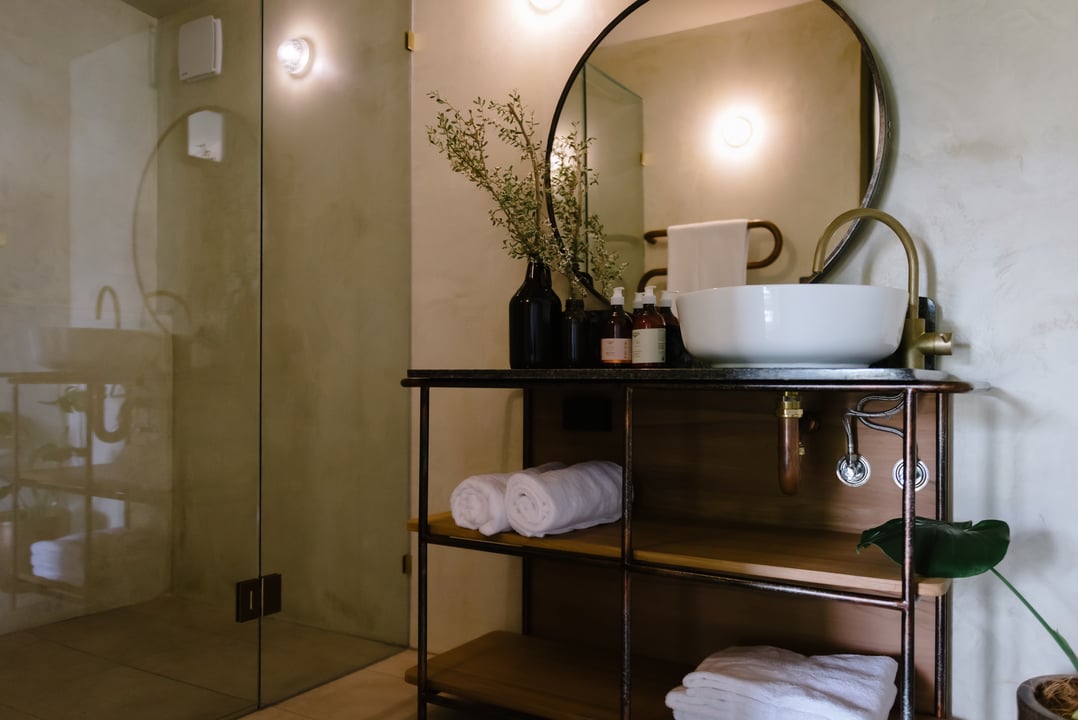 A Glamping ten ensuite bathroom