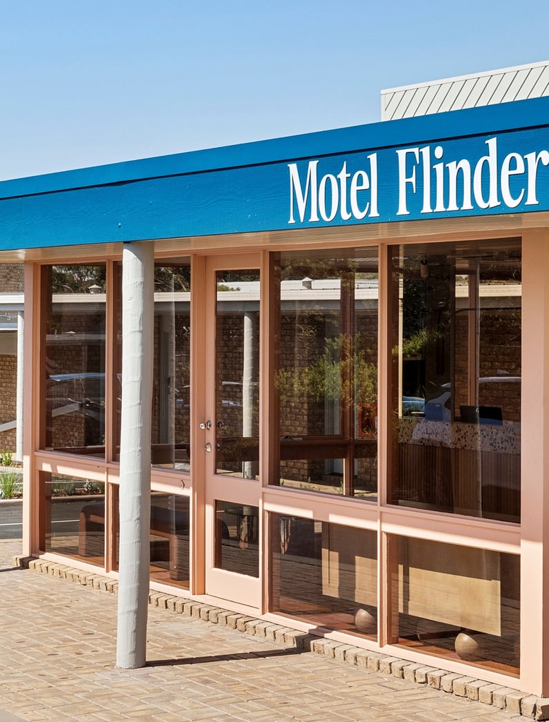 The exterior view of Motel Flinders
