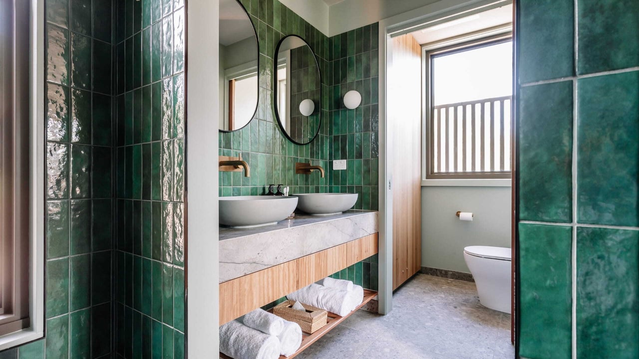 The bathroom in the Springs Room