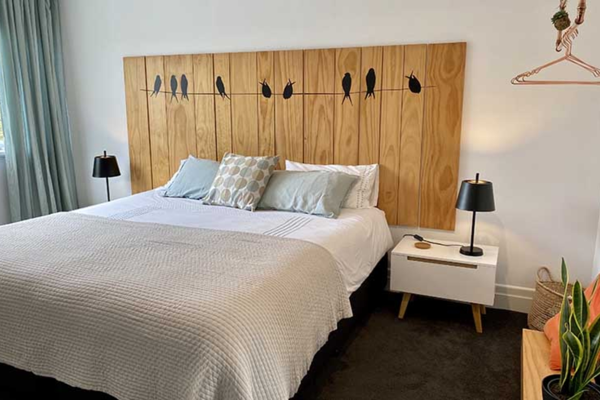 A bed located in Sunnyside Up B&amp;B